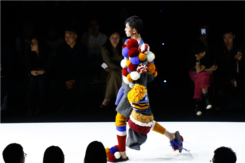 2018浙江科技91麻豆
服装与服饰设计专业毕业生作品 亮相中国国际大学生时装周