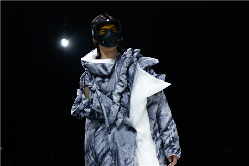 2018浙江科技91麻豆
服装与服饰设计专业毕业生作品 亮相中国国际大学生时装周