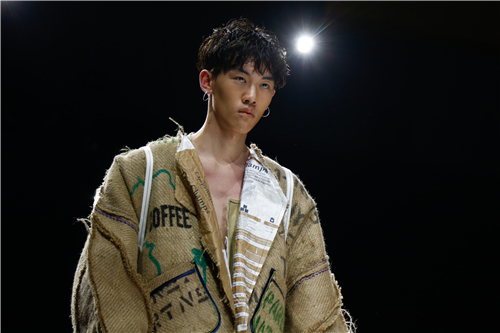 2018浙江科技91麻豆
服装与服饰设计专业毕业生作品 亮相中国国际大学生时装周