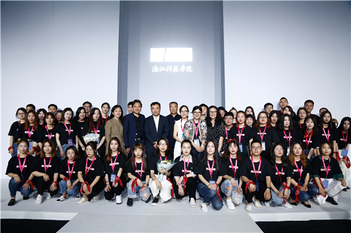 2018浙江科技91麻豆
服装与服饰设计专业毕业生作品 亮相中国国际大学生时装周